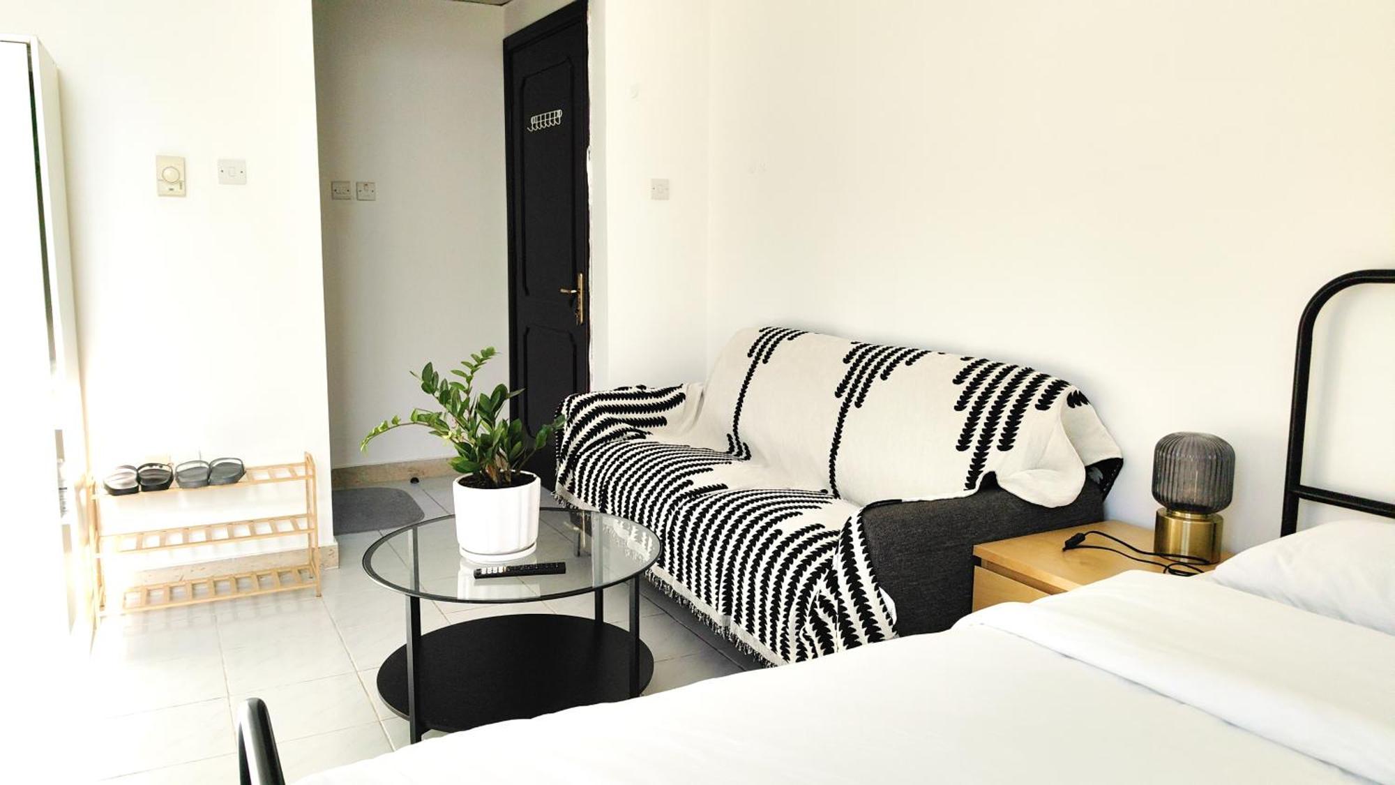 Ms. Zhang's Flat 303 * Abu Dhabi